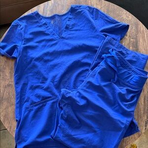 Figs Cobalt Blue V-Neck Scrub Top & flare leg bottoms -figs set Sz M (2 piece)